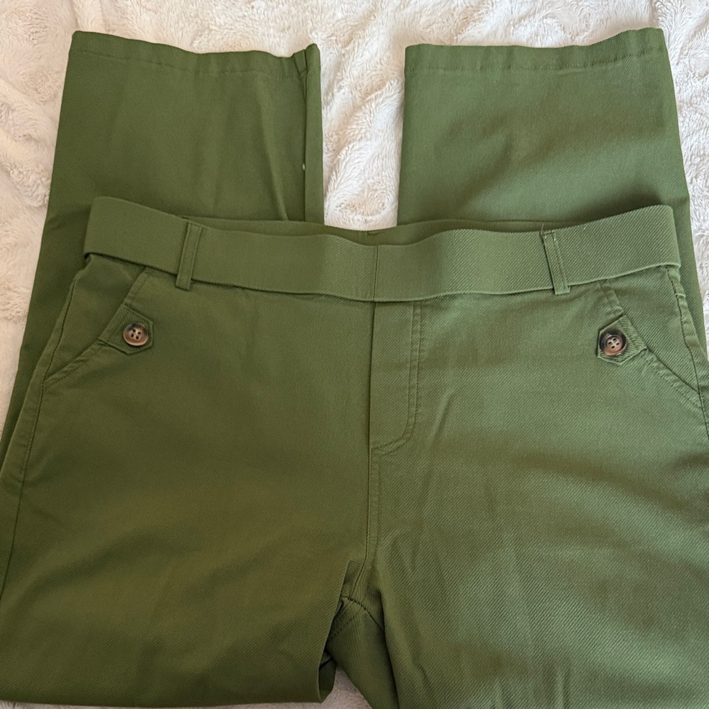 Chic Olive Women's Capris
